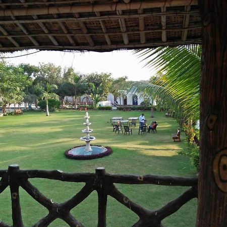 Royal Club & Resort Ahmedabad Exteriör bild