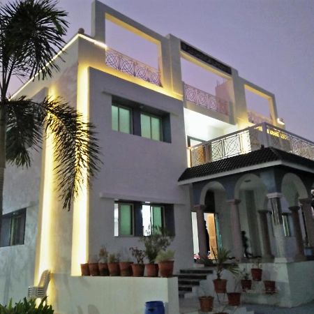Royal Club & Resort Ahmedabad Exteriör bild