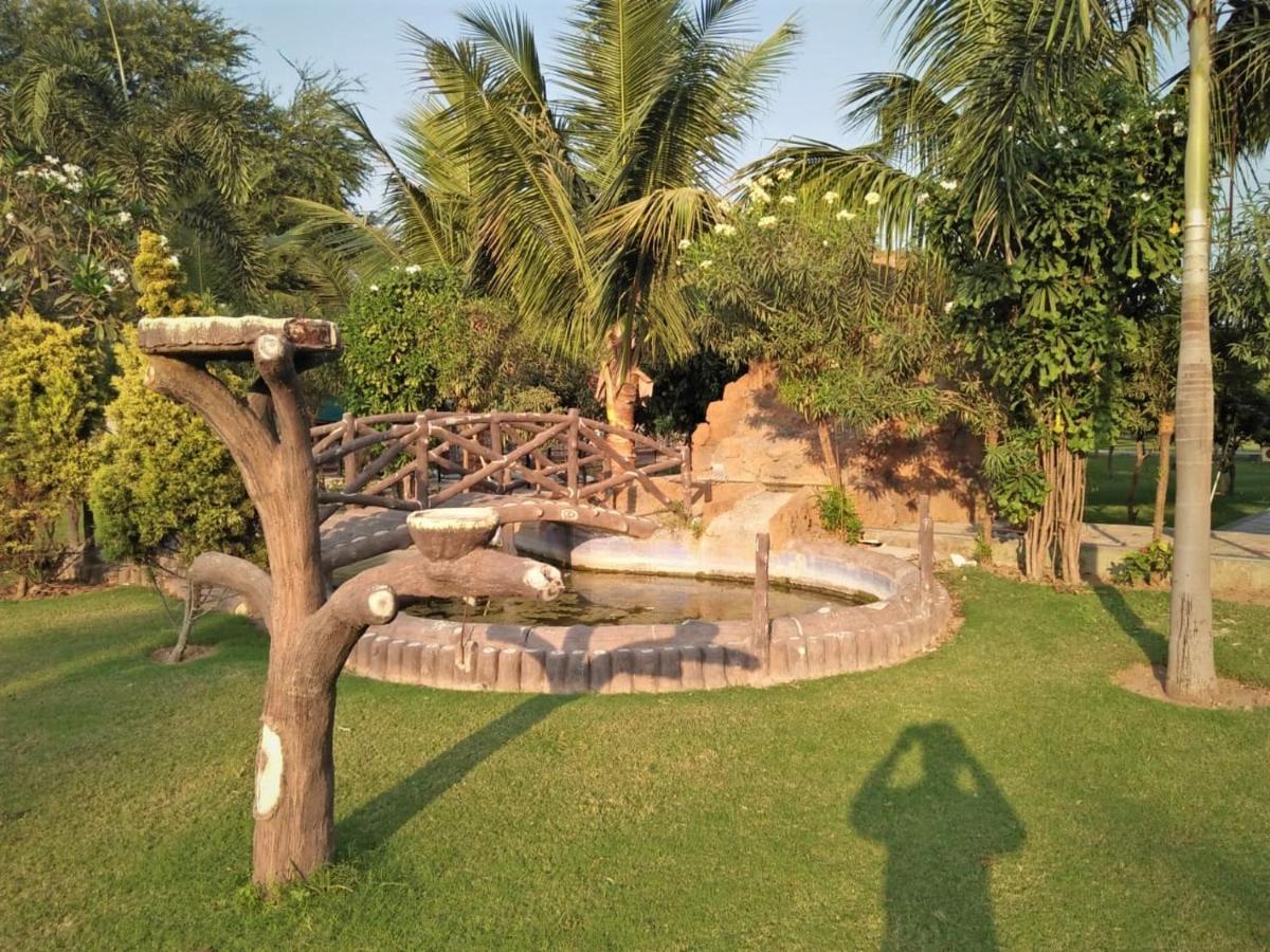 Royal Club & Resort Ahmedabad Exteriör bild