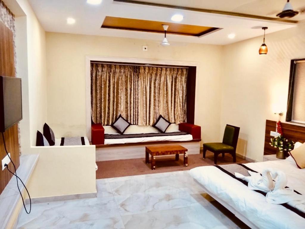 Royal Club & Resort Ahmedabad Exteriör bild